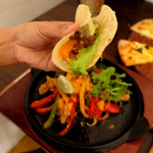 finger-licking good fajitas from one of the most renowned eatery in northern part of Bandung, Indonesia
